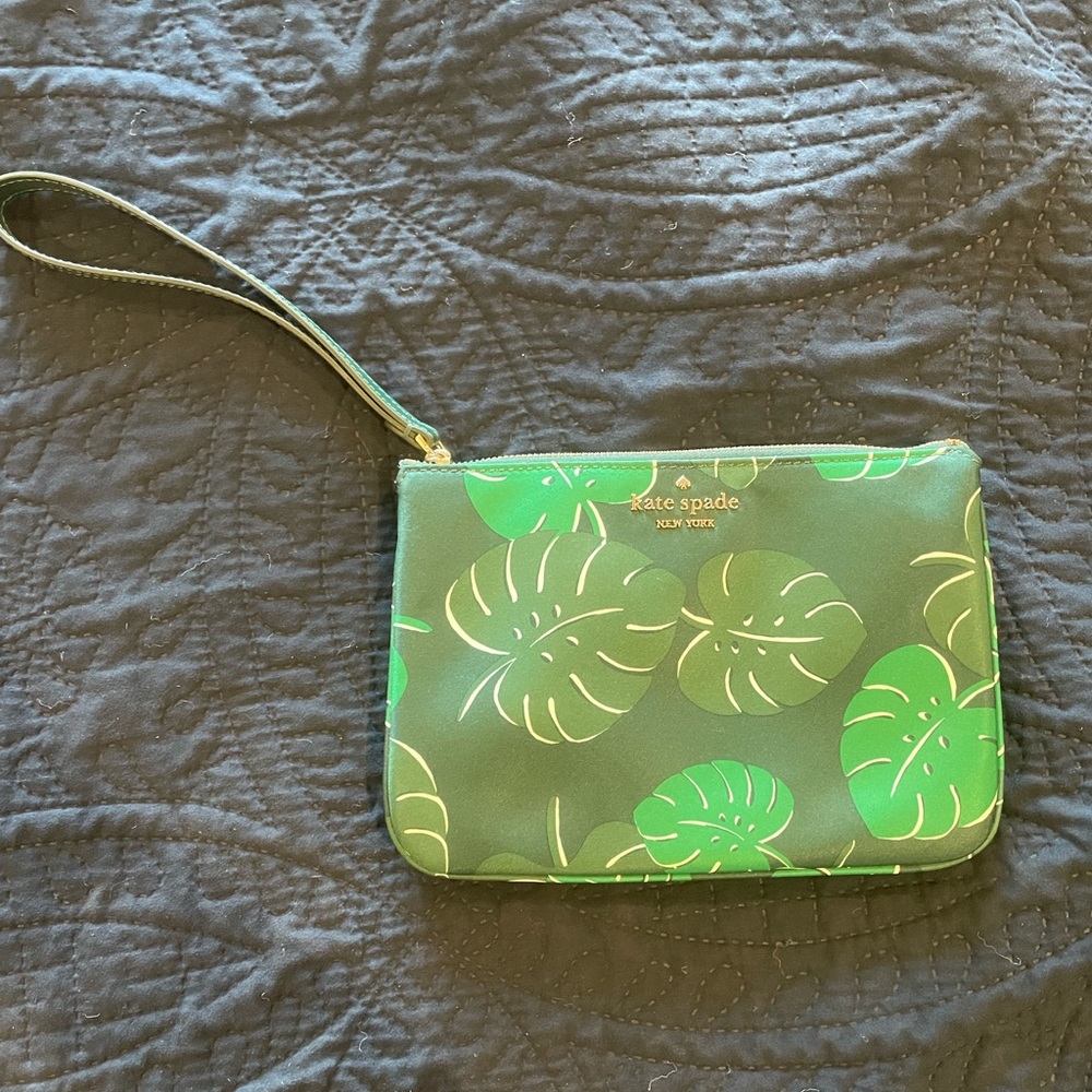 NWOT Kate Spade Chelsea Monstera Leaves Nylon Wristlet